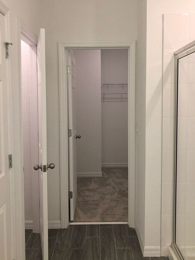 Building Photo - Beautiful 3/2.5 Newly Appointed Home with ...