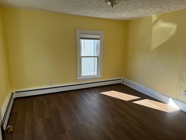 Building Photo - Spacious 3 Bedroom, 1.5 Bath House for Rent in Brewer