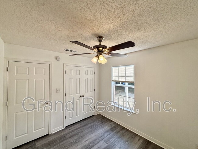 Building Photo - 5574 Econfina St