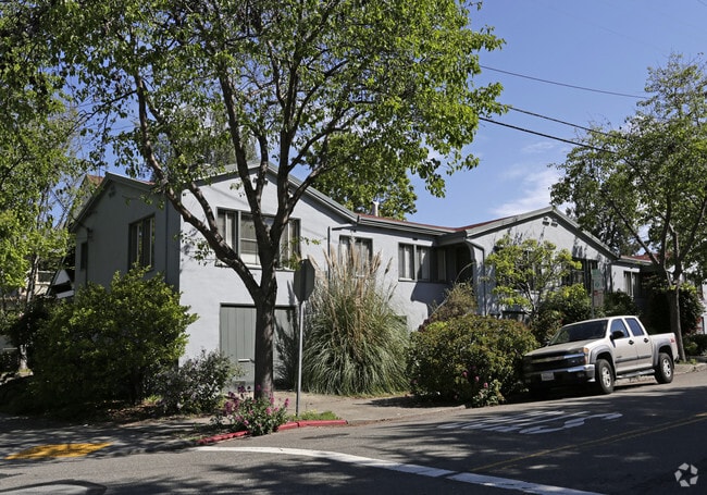 Building Photo - Norton Villa