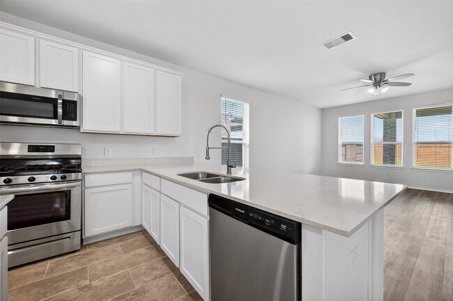 Building Photo - 7454 Sunlit Hbr Dr