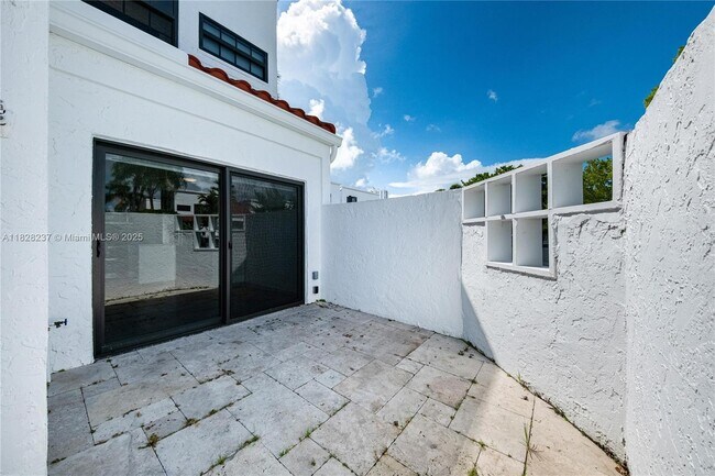 Building Photo - 20945 Bay Ct