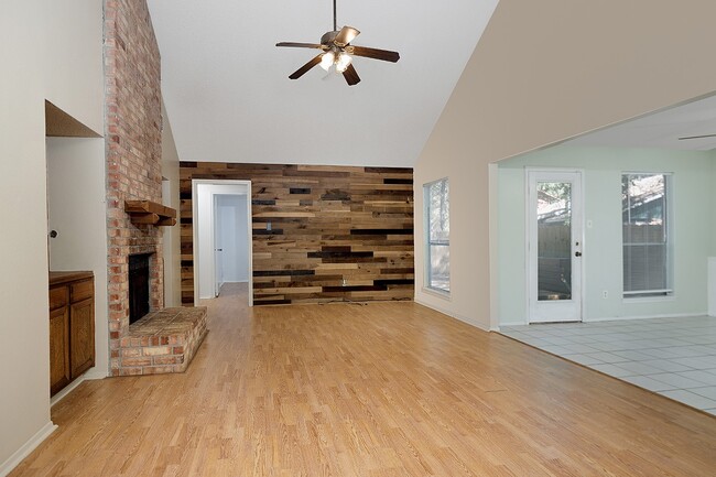 Building Photo - 6 S Pineplank Ct