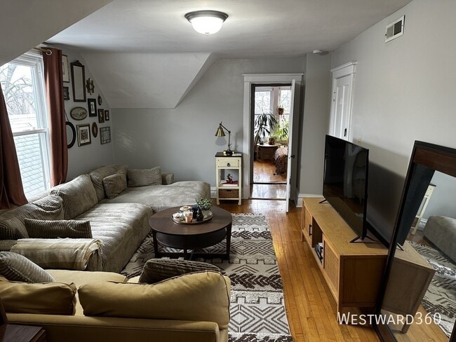 Building Photo - 2102 W Belle Plaine Ave