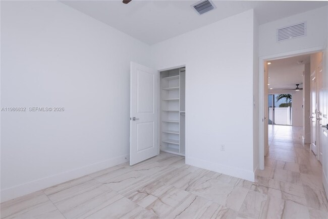 Building Photo - 230 SW 170th Ave