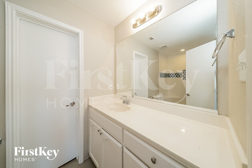 Building Photo - 6412 Regina Dr