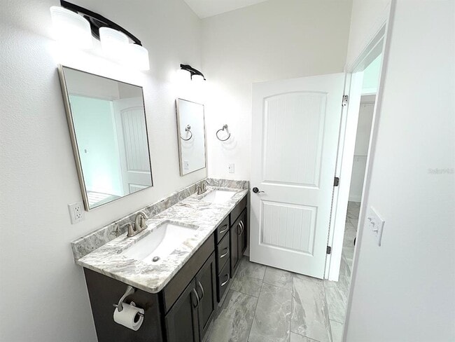 Building Photo - 10 Emmons Ln