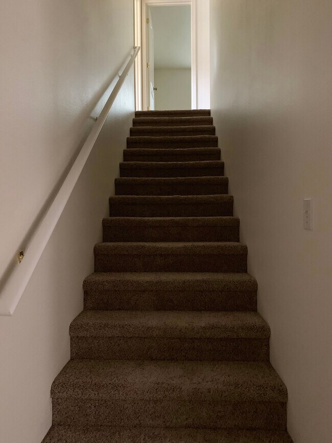 Building Photo - Cute centrally located home