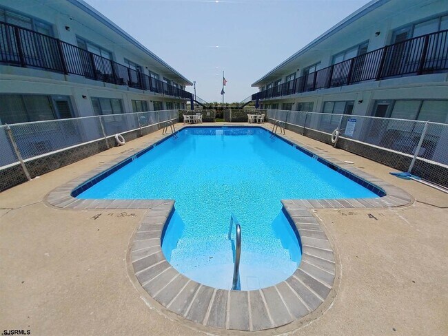 Building Photo - 3501 Boardwalk