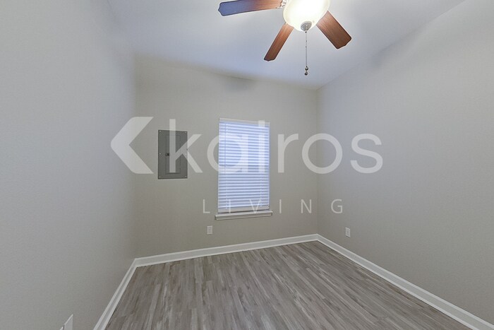 Building Photo - 10103 W 20th St