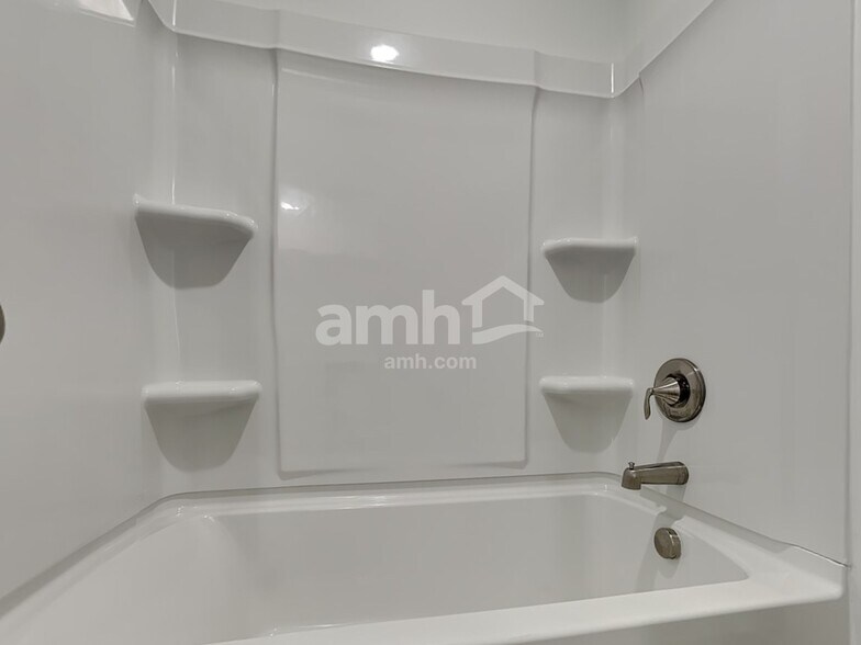 Building Photo - 416 Armstrong Curve