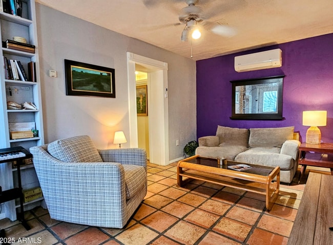 Building Photo - 25 Sowles Ave