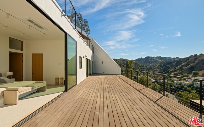 Building Photo - 3699 Alta Mesa Dr