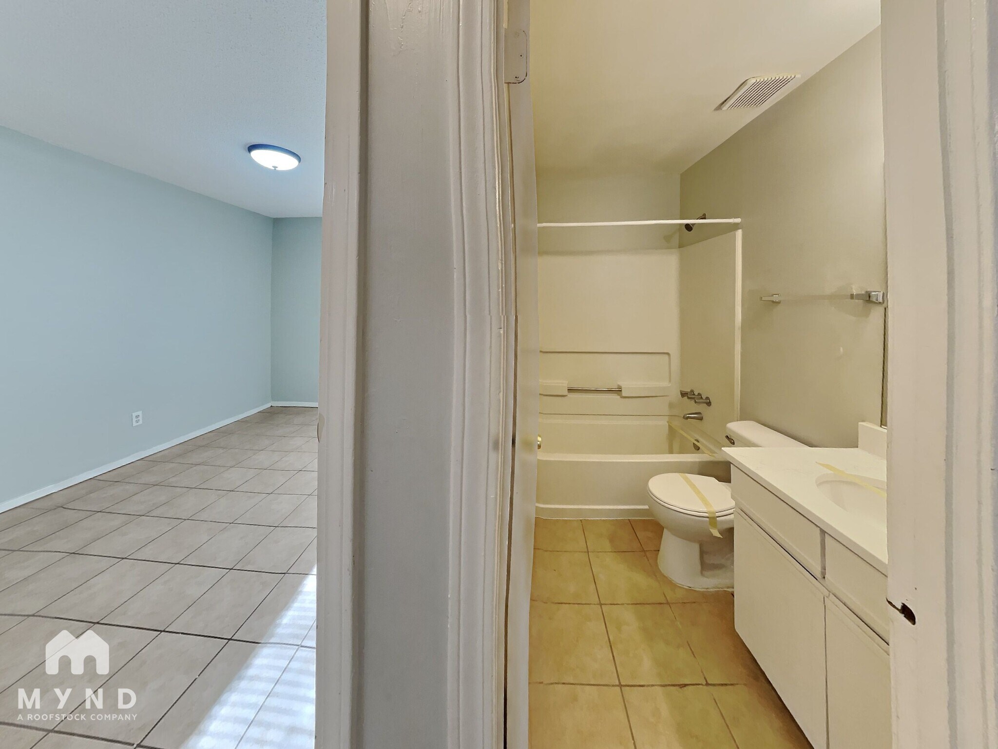 Building Photo - 3535 Laurel Cove