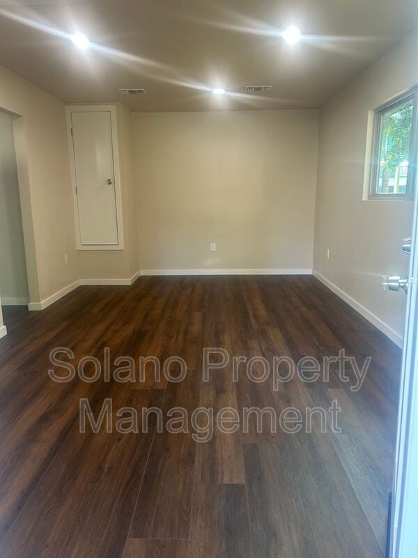 Building Photo - 415 4th St