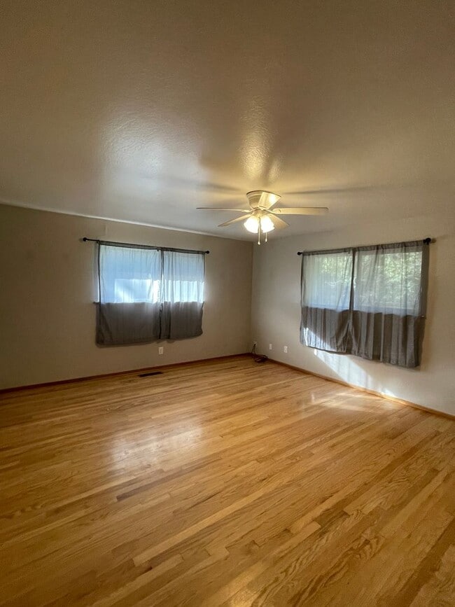 Building Photo - Incredible 3bd/2ba house surrounded by working orchards! Available now!