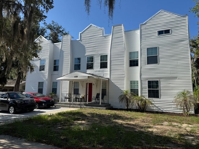 Building Photo - 434 E Tillman Ave