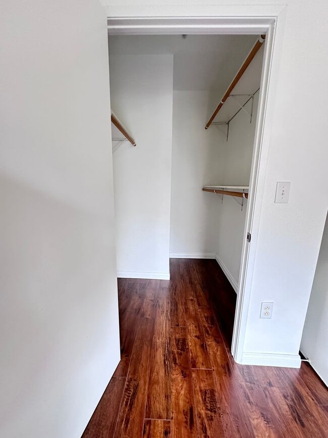 Building Photo - Modern Downtown Long Beach Condo with Ocea...