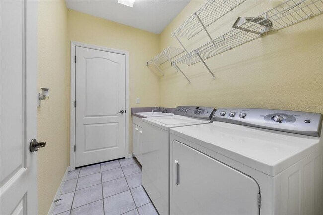 Building Photo - 1580 Jasper Ct
