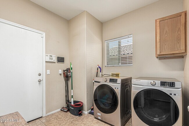 Building Photo - 4344 E Alamo St