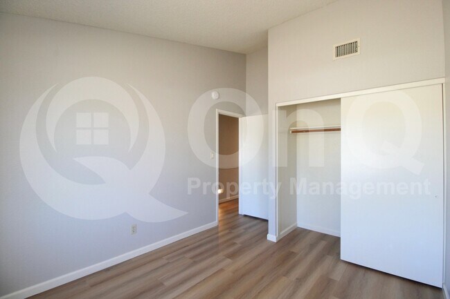 Building Photo - 2329 E Folley St