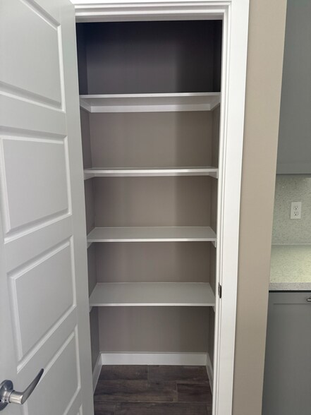 Building Photo - 513 Hope Dr