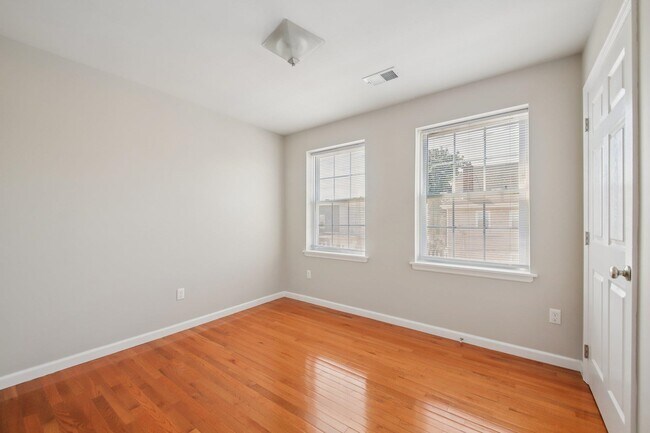 Building Photo - 314 Avenue B