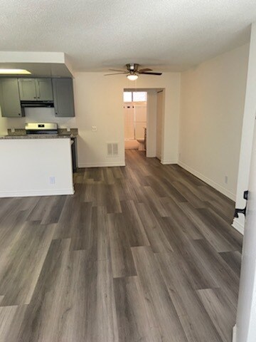 Building Photo - 1402 N Alta Vista Blvd