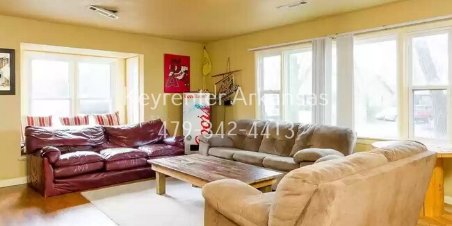 Building Photo - Beautiful Home Near the University!