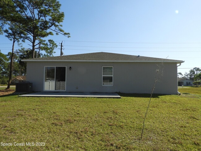 Building Photo - 690 San Filippo Dr SE