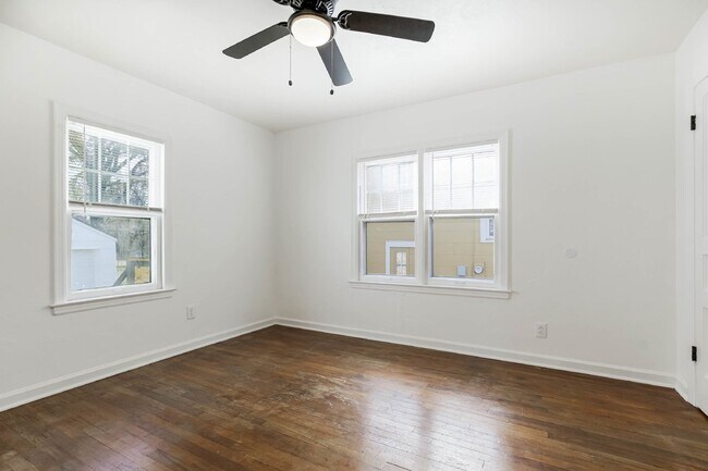 Building Photo - Charming 4-Bedroom Home in Kansas City, MO...