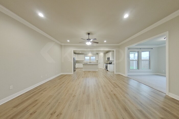 Building Photo - 3212 Rosehill Dr