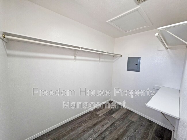 Building Photo - 670 Bourbon St