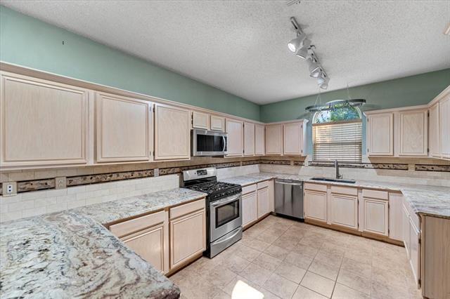 Building Photo - 6752 MacIntosh Dr