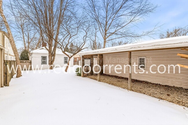 Building Photo - 6115 Indianola Ave