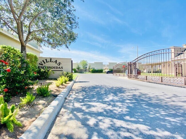 Building Photo - 6 Taxco Ct