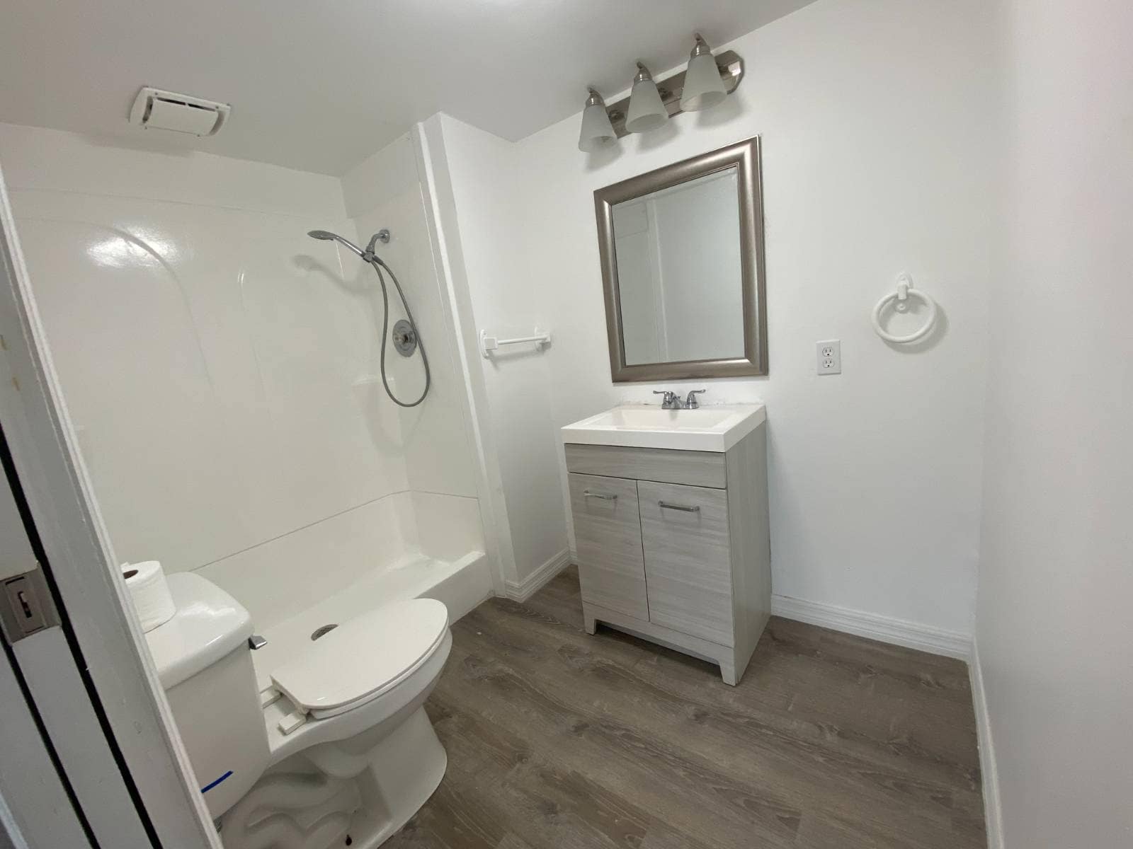 Building Photo - 12 Shoreland Dr