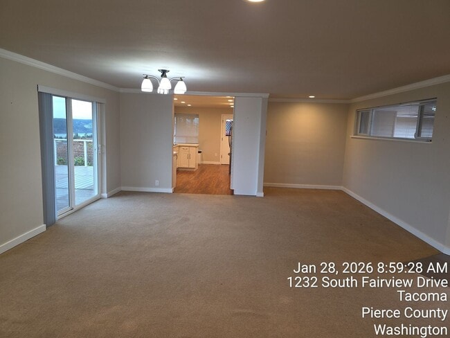 Building Photo - View home North Tacoma - 3 bedroom, 3.5 bathroom, 6 car garage - Available NOW!!!