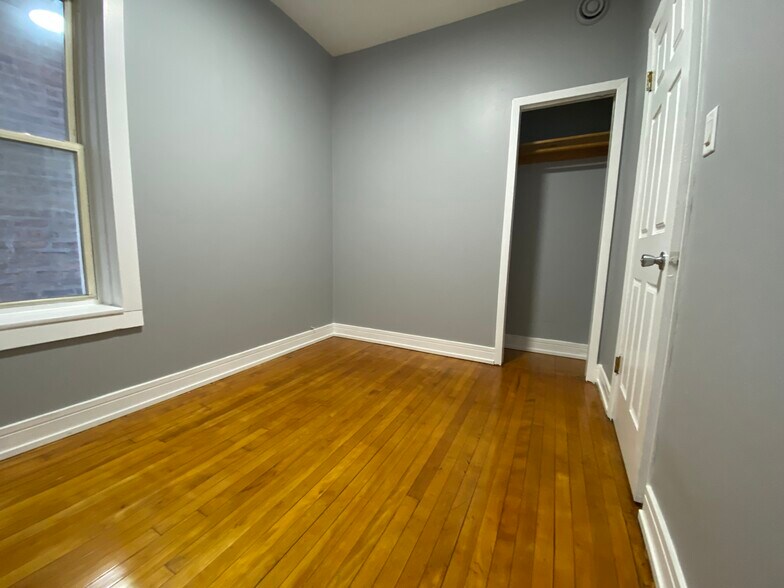 Bedroom 3 - 2323 W Fullerton Ave