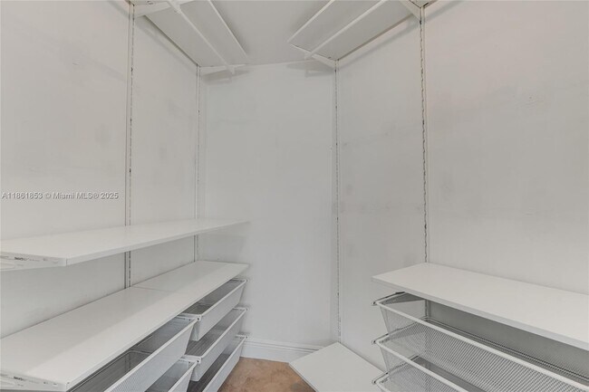 Building Photo - 19900 E Country Club Dr