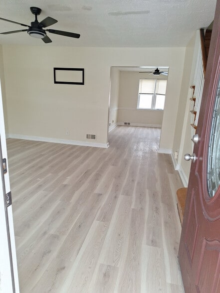 Building Photo - 719 W 38th St