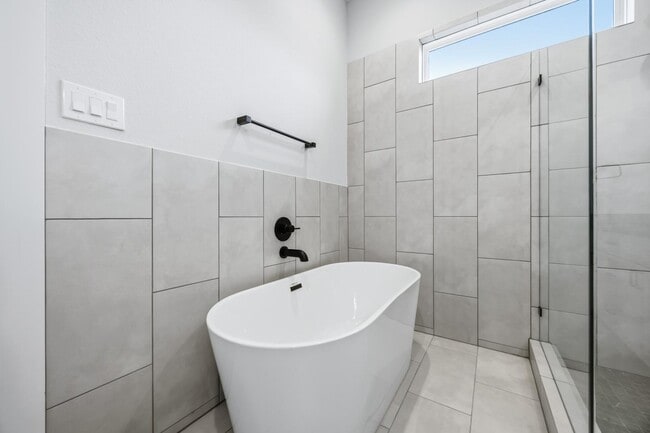 Building Photo - 6107 Campos Dr