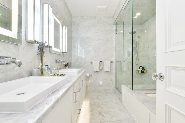 Building Photo - 298 Beacon St