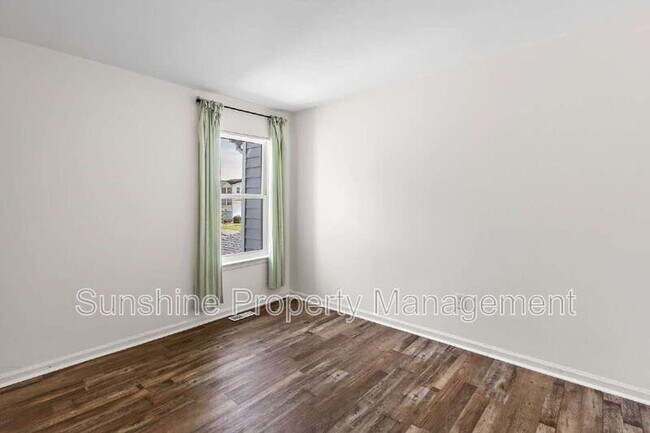 Building Photo - 2305 Merl Cir