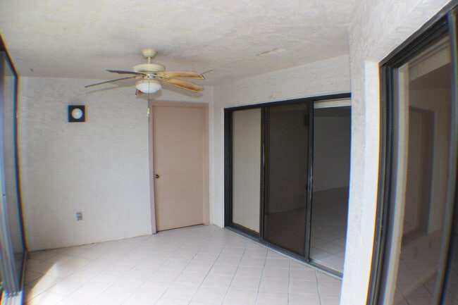 Building Photo - 2/2 Condo with Marina and River Views-Includes cable and water