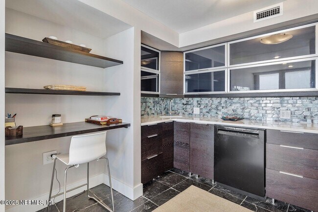 Building Photo - 1601 Ocean Dr S