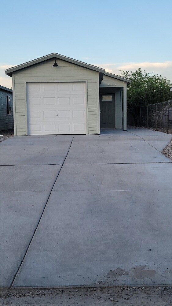 Building Photo - 1490 Tonto Dr