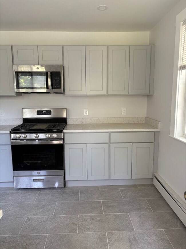 Building Photo - 8-8 Forest St