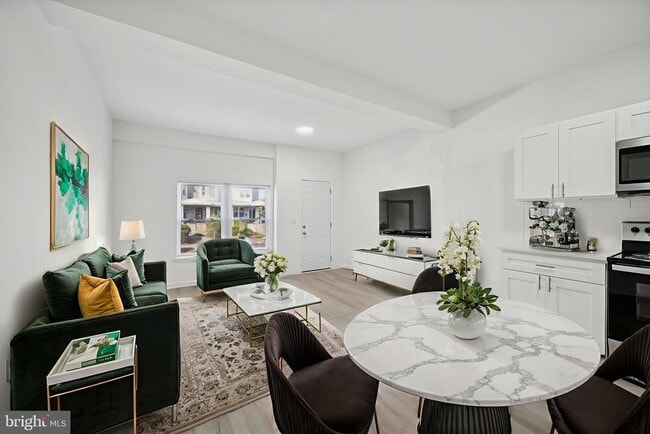 Building Photo - 705 S 60th St