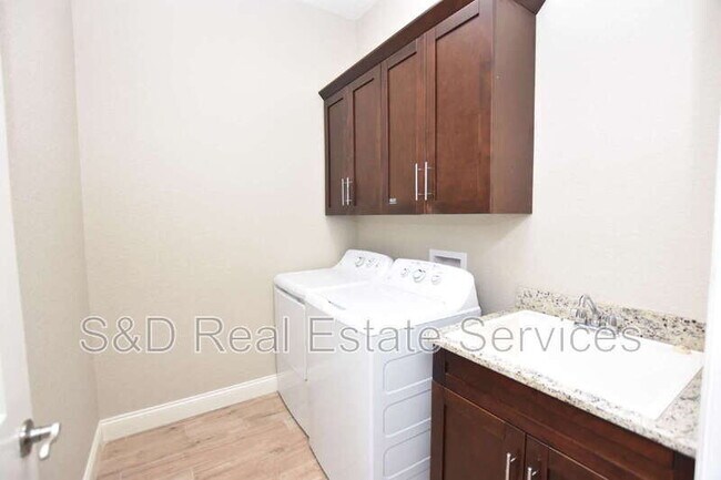 Building Photo - 6986 Highlands Creek Ave